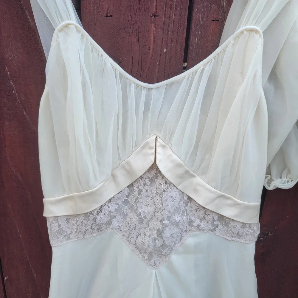 Vintage Seamprufe Peignoir Robe & Nightgown Set Ivory Chiffon Lace Detail Sz 34